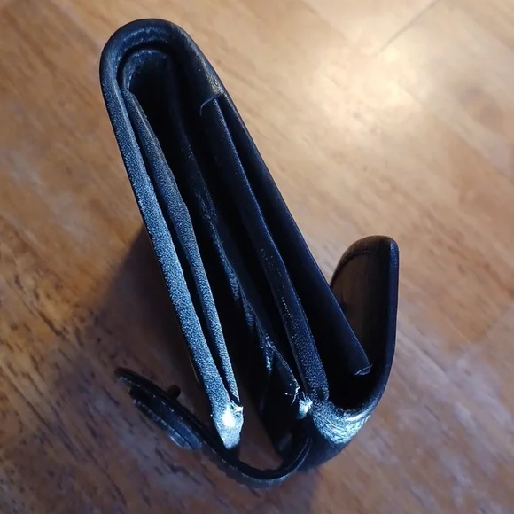 Genuine Leather Vintage Liz Claiborne Wallet. - Picture 7 of 8